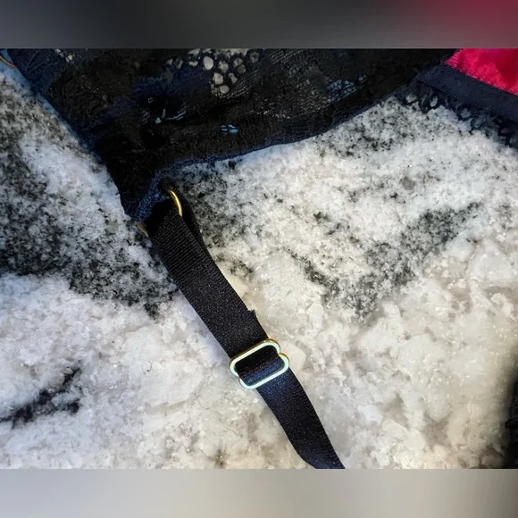 SOMA❤️2 Pc Elegant Red & Black Lace Sleepwear Set- Shorts & Lacy Cami Top - Picture 5 of 13